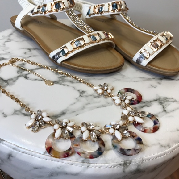 ‼️ Comfort Padded Sandals with Necklace Set - Picture 2 of 8